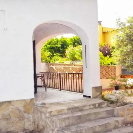 Prázdninový dům Vacay Passatge, Piscina Comunitaria Y Aire Puro! En La Costa Brava, L'escala! *